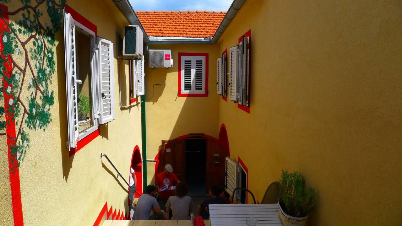 The Mellow Monkey Hostel Ζαντάρ Εξωτερικό φωτογραφία